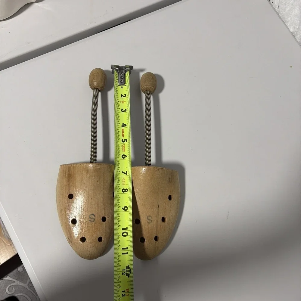 Vintage Wooden Shoe Tree Shaper Pair Wood Metal Spring Beige Unisex Size S 11in